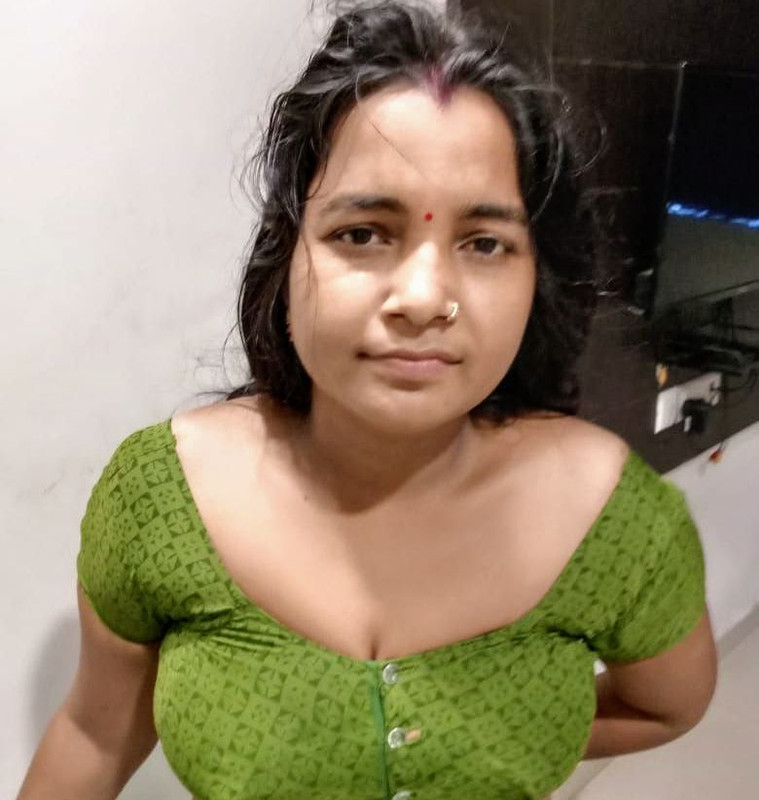 Desi aunty fucking with husband full nude sex