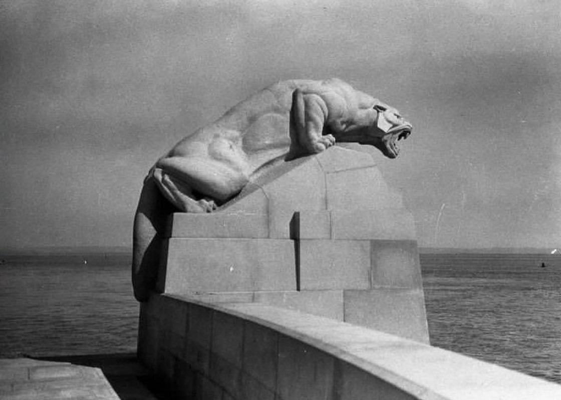 Le lion rugissant de Carnavale face à la mer des hypocrites