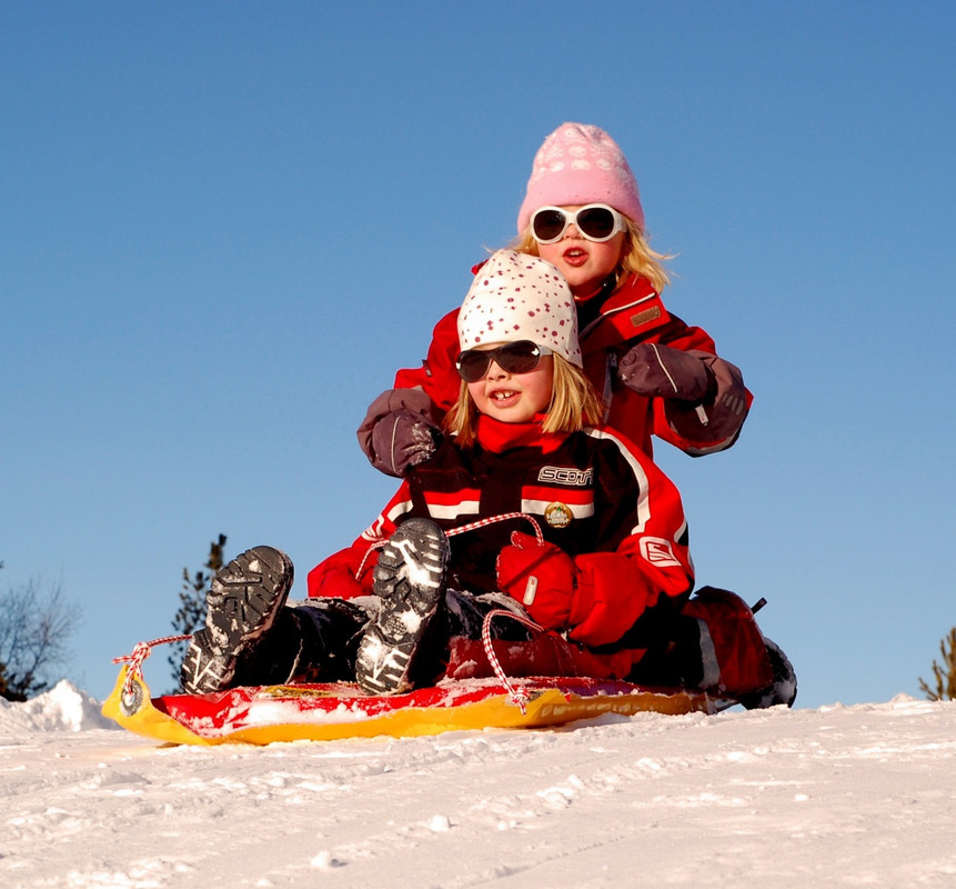 redgirlsonsnow.jpg