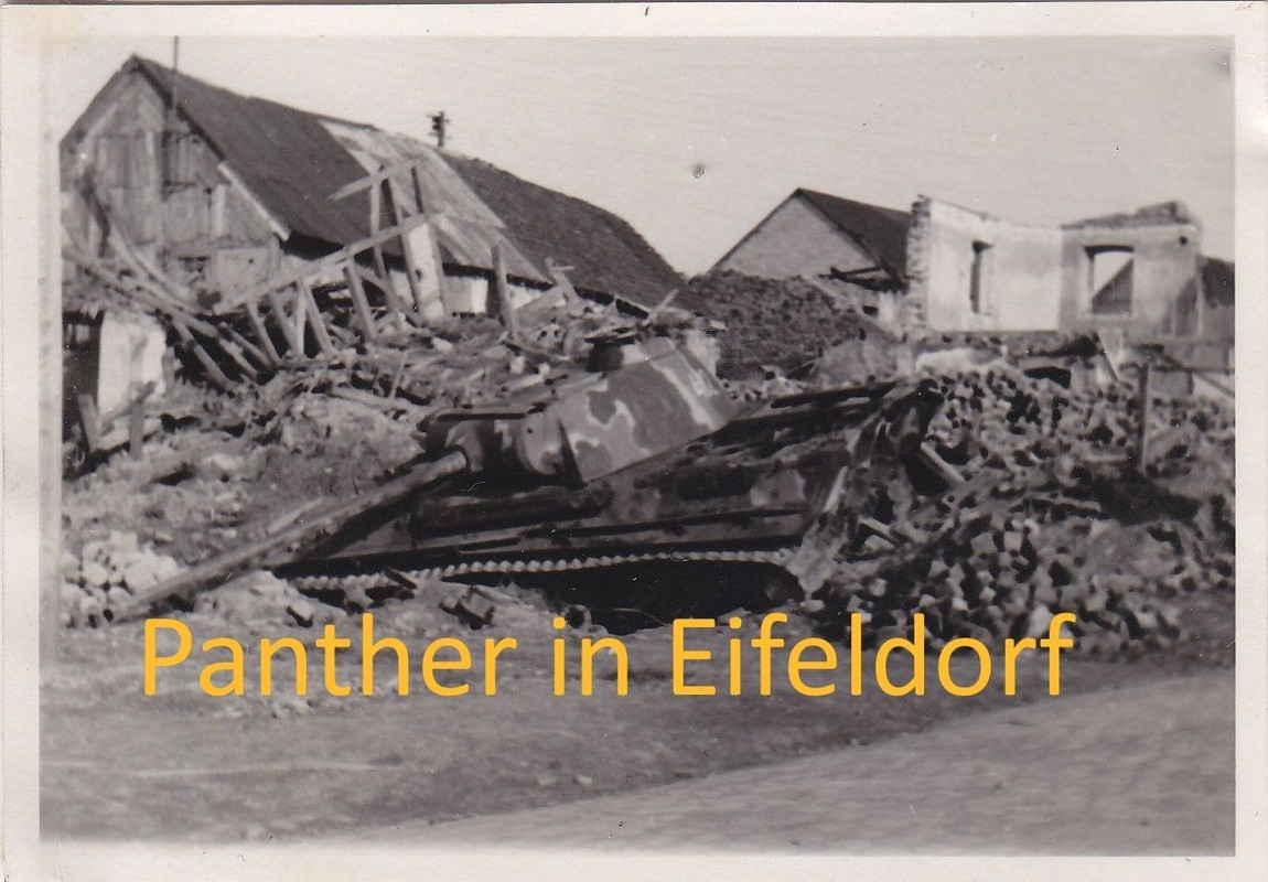 Foto zerstörter Panzer Panther Kennung 402 Tank 
