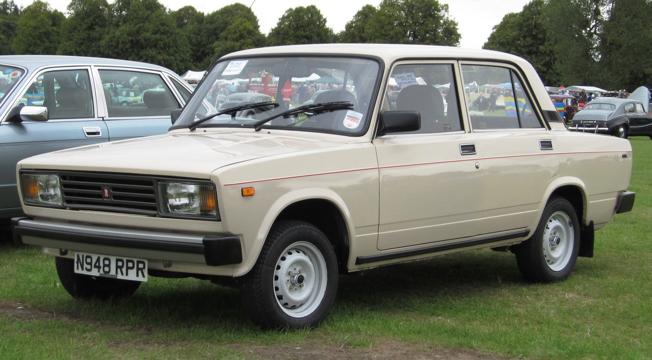 Lada-2107-aka-Lada-Riva-October-1995-1452cc.jpg