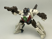 Studio-Series-SS-84-Wheeljack-04
