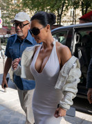 Kim-Kardashian-Cleavage-White-Paris33