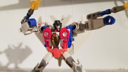 Cyberverse-Deluxe-Starscream-02