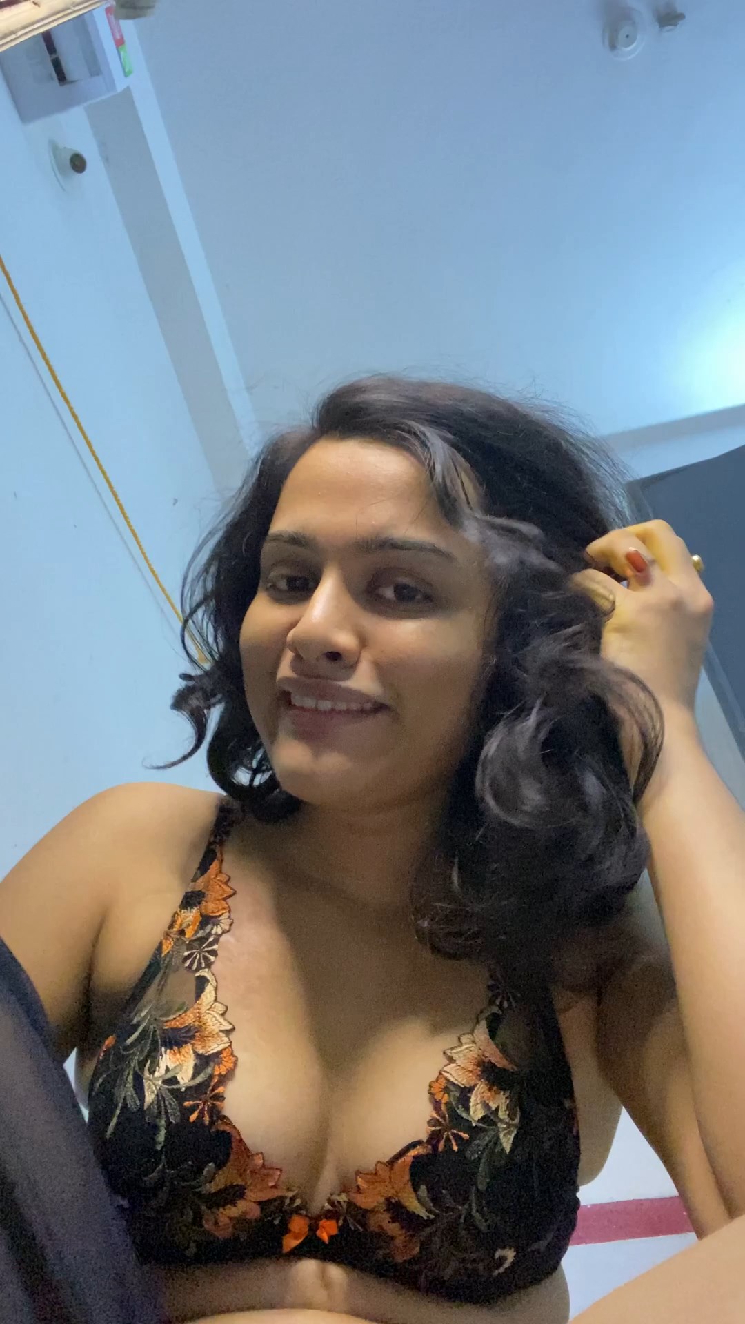 hot desi girl boobs and navel in marron bra mp4 snapshot 01 36 000 —  Postimages