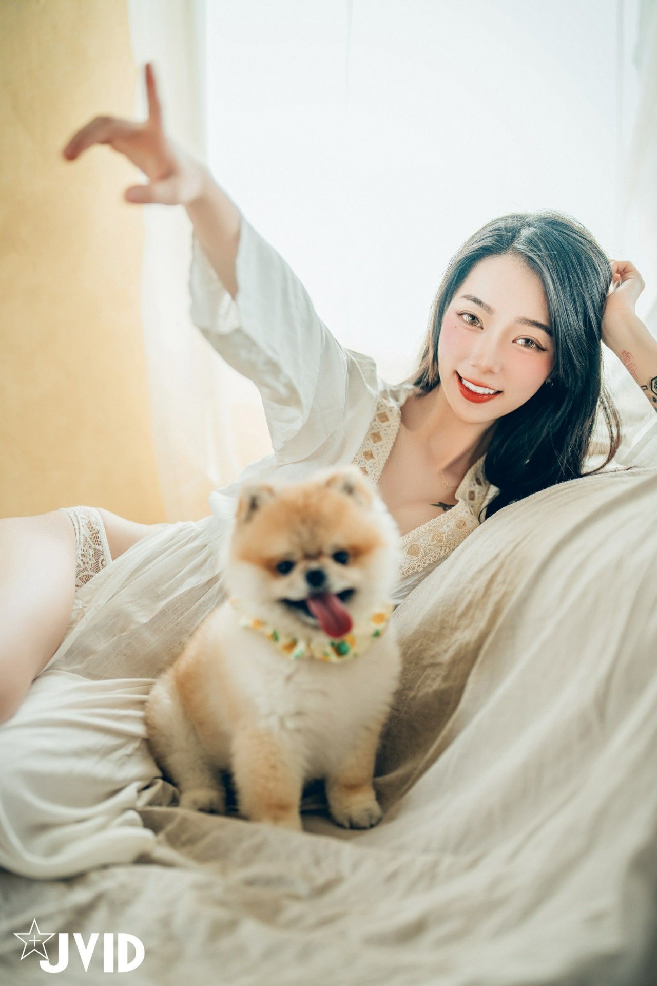 jvid 飄 飄《女神比基尼》美女写真，躺在浴缸场景，尽显性感姿态插图2