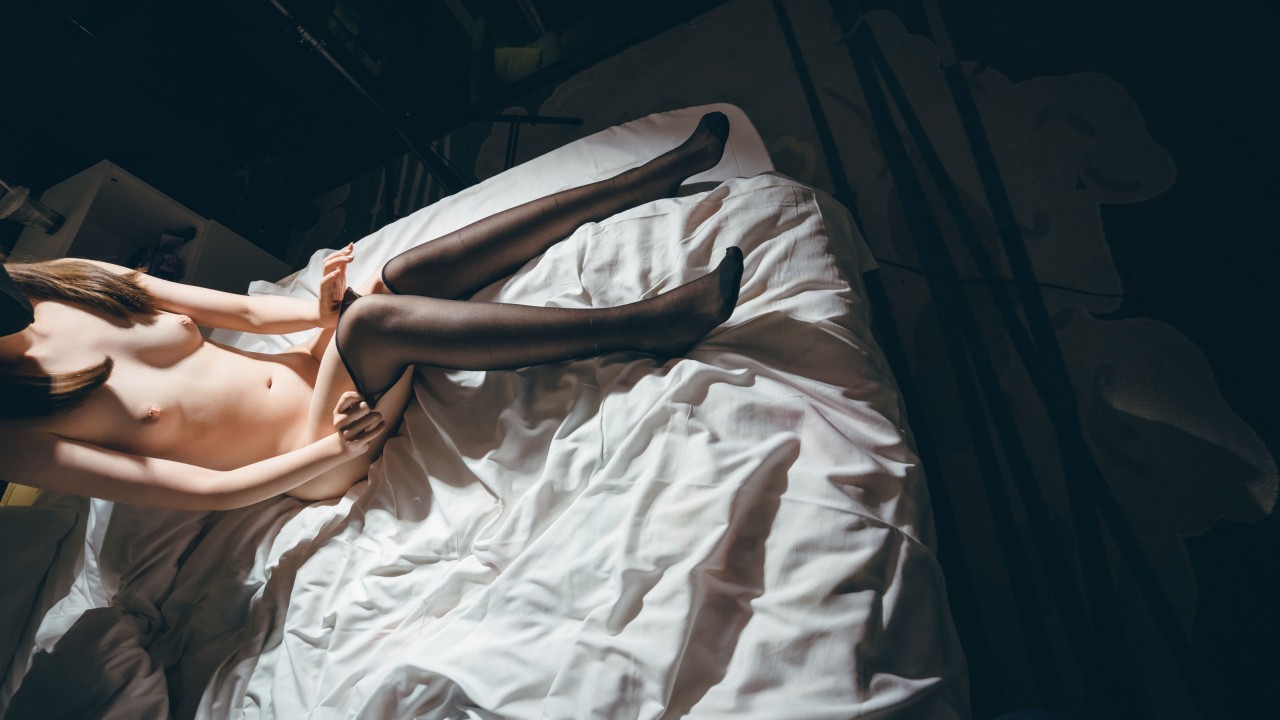 茶籽ccz COS《叛逆の魅魔》写真，隐若现的身体曲线插图7