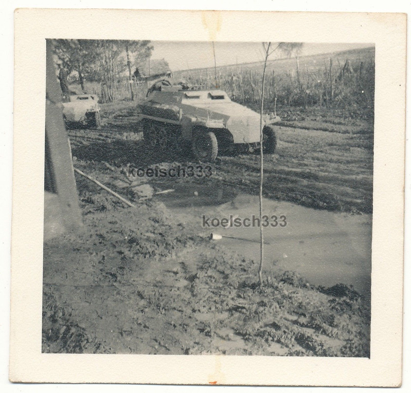 Foto Schützenpanzer Panzer Halbketten auf schlam