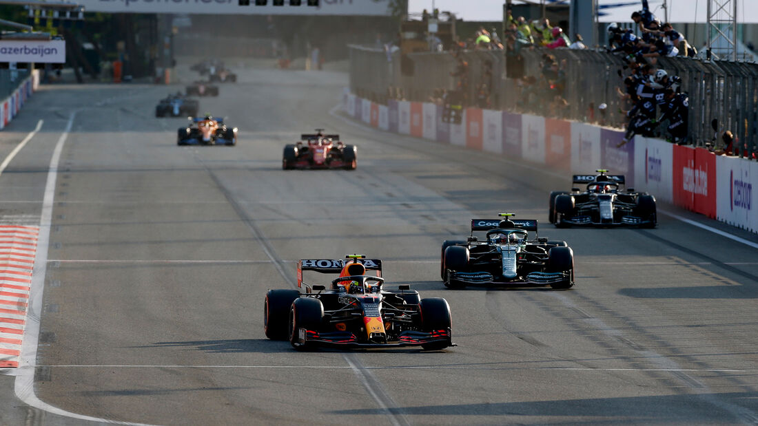 Sergio-Perez-Red-Bull-GP-Aserbaidschan-2021-Baku-Rennen-169Gallery-5bc8d7ec-1801366