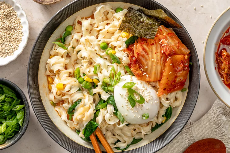 superyumy easy noodle bowls lead 4 101b24bb37d34f9fa095b9872850e870 (1)