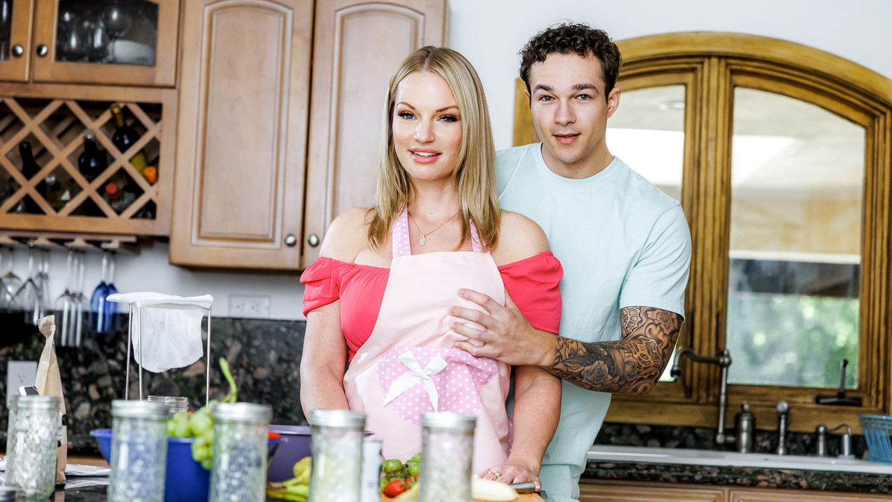 FreeUseMilf 24 12 08 Rachael Cavalli The Jelly Wizard Freeuse Stepmom Goes Viral!