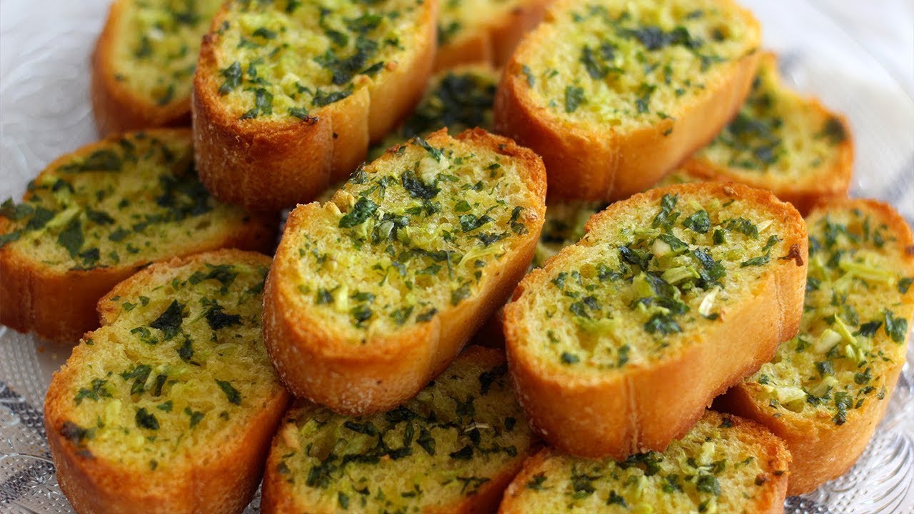 ¿Te sobró bolillo de la cena? Prepara un delicioso pan de ajo