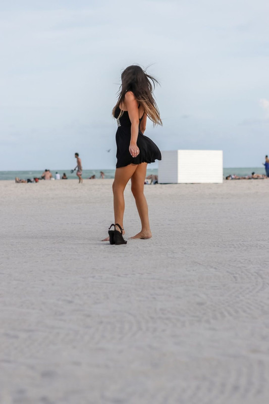 Claudia-Romani-UpskirtSTARS.com-4-1- (6)