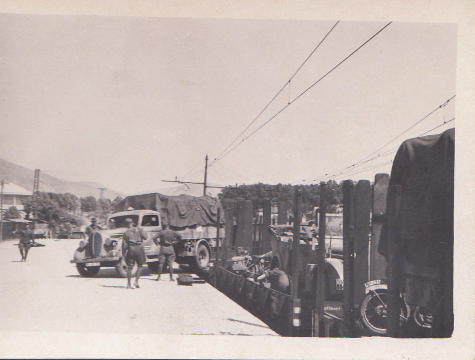 Wehrmacht Südfront Verladung nach Italien Lastwa