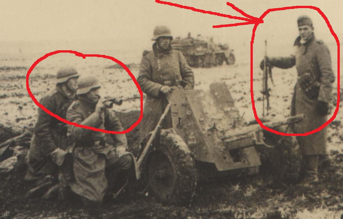 Orig. Foto Soldaten Kanone 3,7 cm Pak Geschütz Winter MP Maschinengewehr Russlan