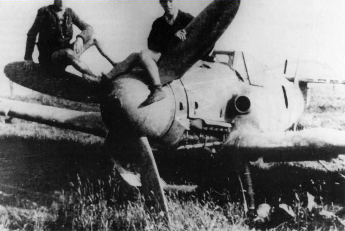 Messerschmitt-Bf-109K4-Stab-JG52-Erich-Hartmann-WNr-332529-Deutsch-Brod-Czechoslovakia-May-1945-03