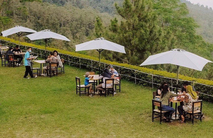 Panorama Resto, Kawasan Wisata Umbul Sidomukti, Bandungan, Semarang.