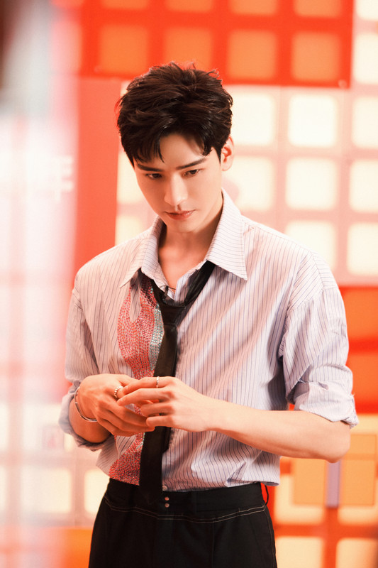 006DurXoly1hh5dy4bnv3j33344mou13