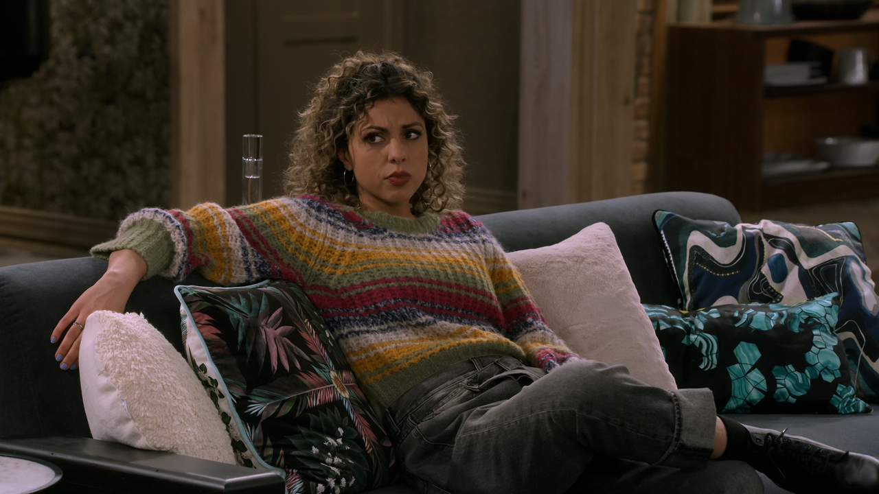 Frasier.(2023).S01E02.Moving.In.2160p.10bit.AMZN.WEB-DL.DDP5.1.HEVC-Vyndros.mkv_snapshot_25.41_[2023