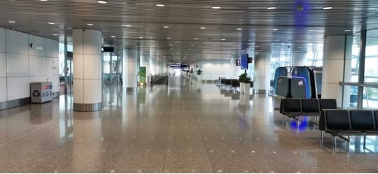 Suasana Ruang Tunggu Bandara Internasional Kuala Lumpur, Jumat (20/3/2020) pagi.
