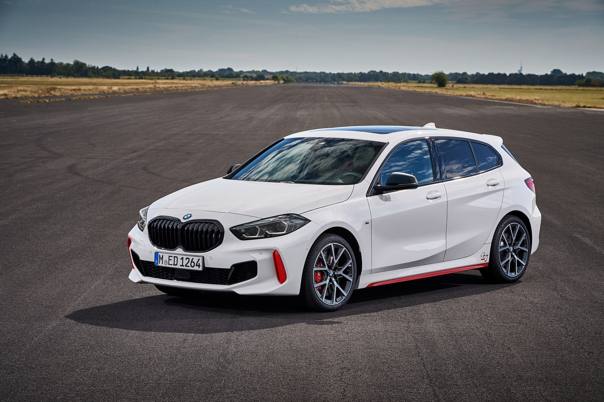 P90402191_highRes_the-all-new-bmw-128t