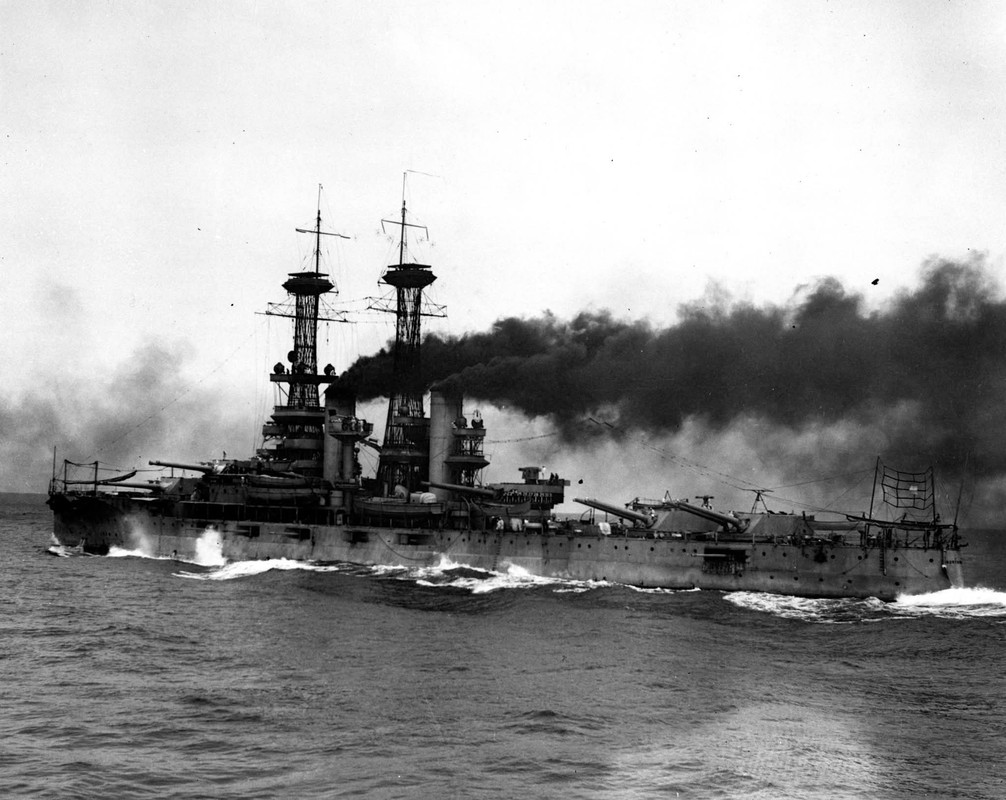 USS-North-Dakota-BB-29-entrenamiento-de-artiller-a-1929.jpg
