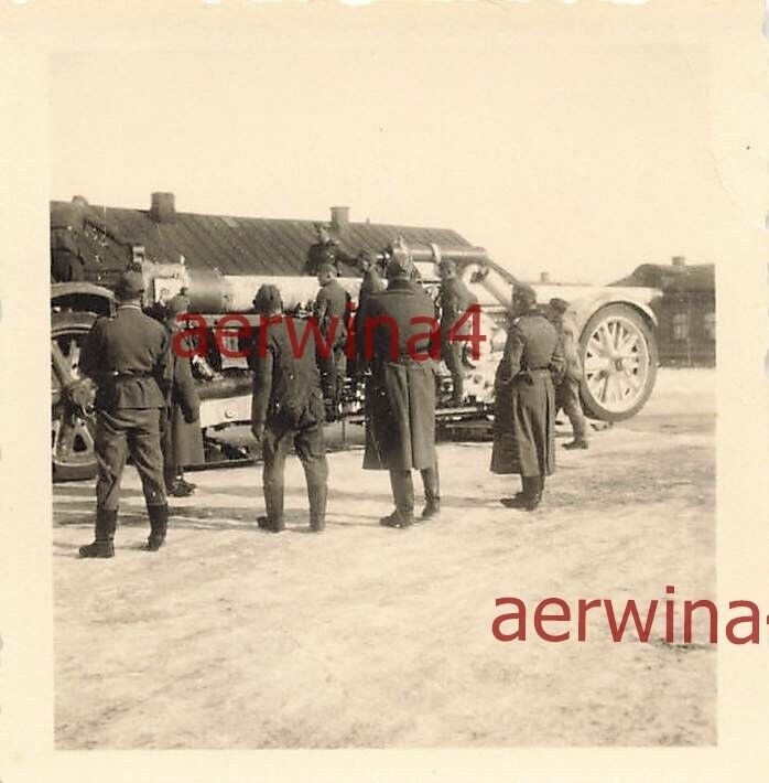 Soldaten beim Zusammenbau des 21cm Mörser 18 Orel Russland Ostfront