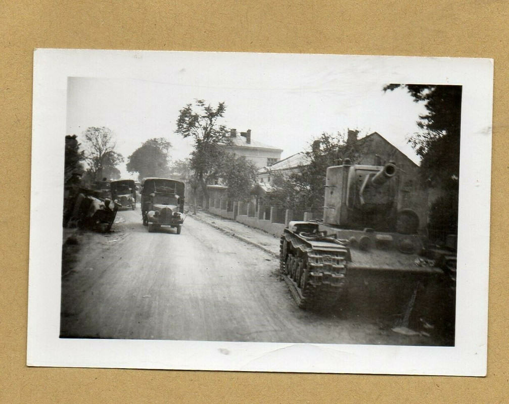 Foto Wehrmacht Russischer Panzer KW2 (1)