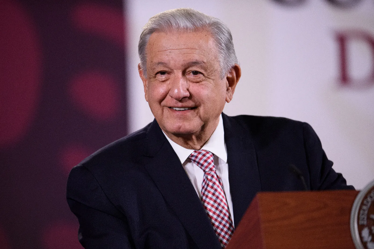 Ante inicio de campañas, AMLO pide ayuda para no violar veda electoral
