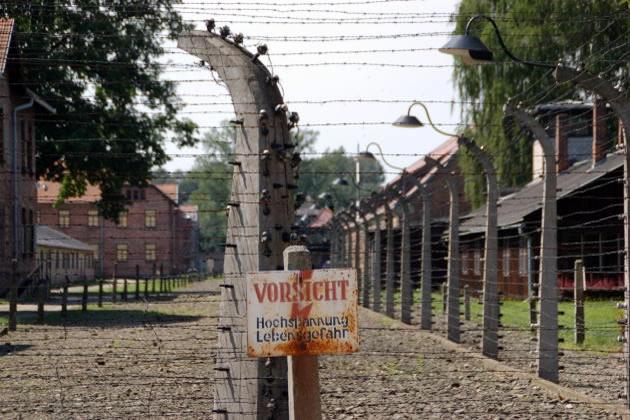Presunto ex-médico de Auschwitz arrestado Presunto ex-médico de Auschwitz arrestado