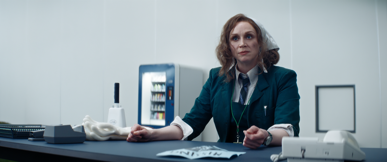 Severance.S02E03.Who.Is.Alive.2160p.10bit.ATVP.WEB-DL.DDP5.1.HEVC-Vyndros.mkv_snapshot_19.12_[2025.0