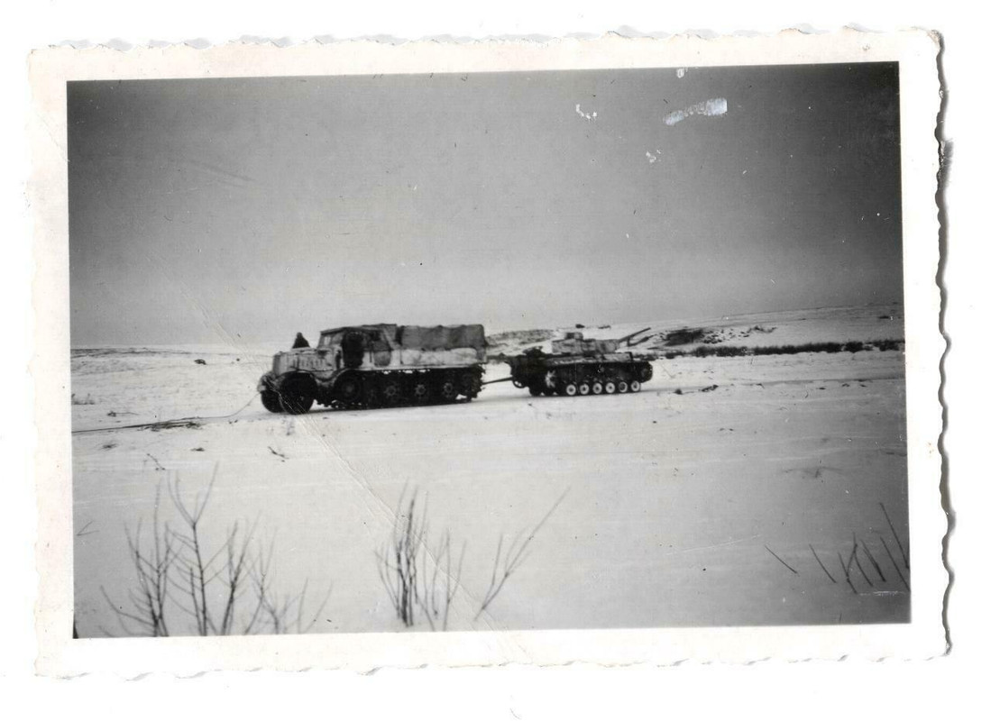 Halbkettenzugmaschine 18 Tonnen mit Panzer III Rußland
