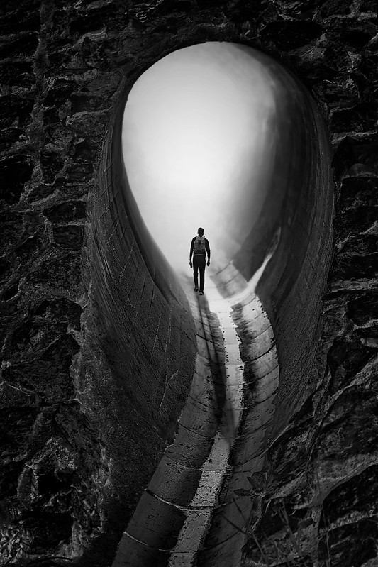 Blacknwhite-tunnel-walk.jpg