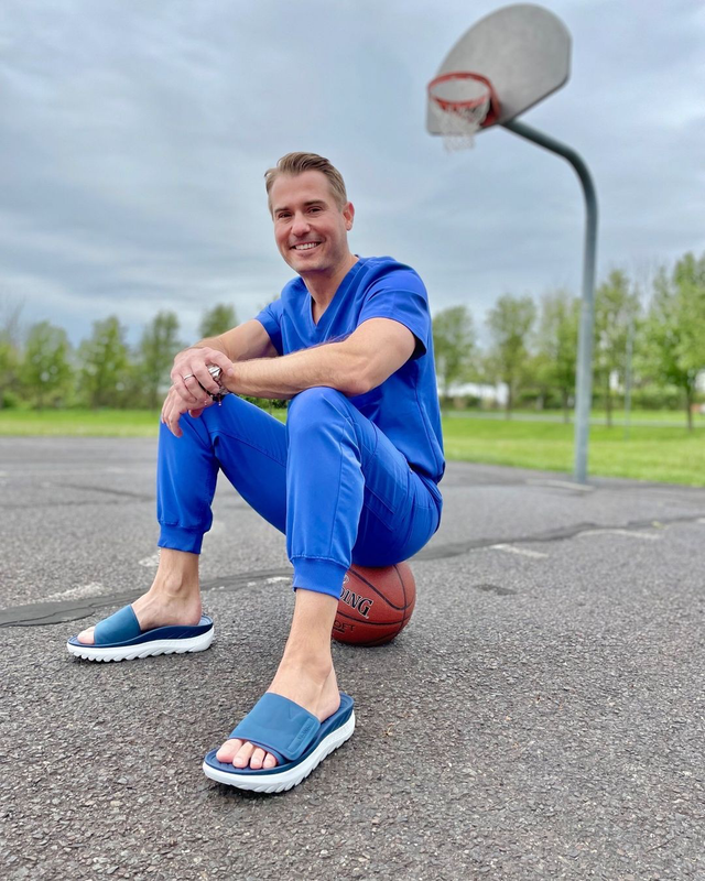 69C4CEE9-F743-4D6A-BEA6-6FFE35DF3DBC