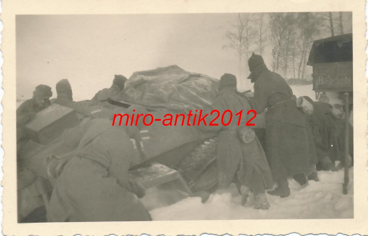 Wehrmacht, Feldpostbeamte helfen Schützenpanzer,