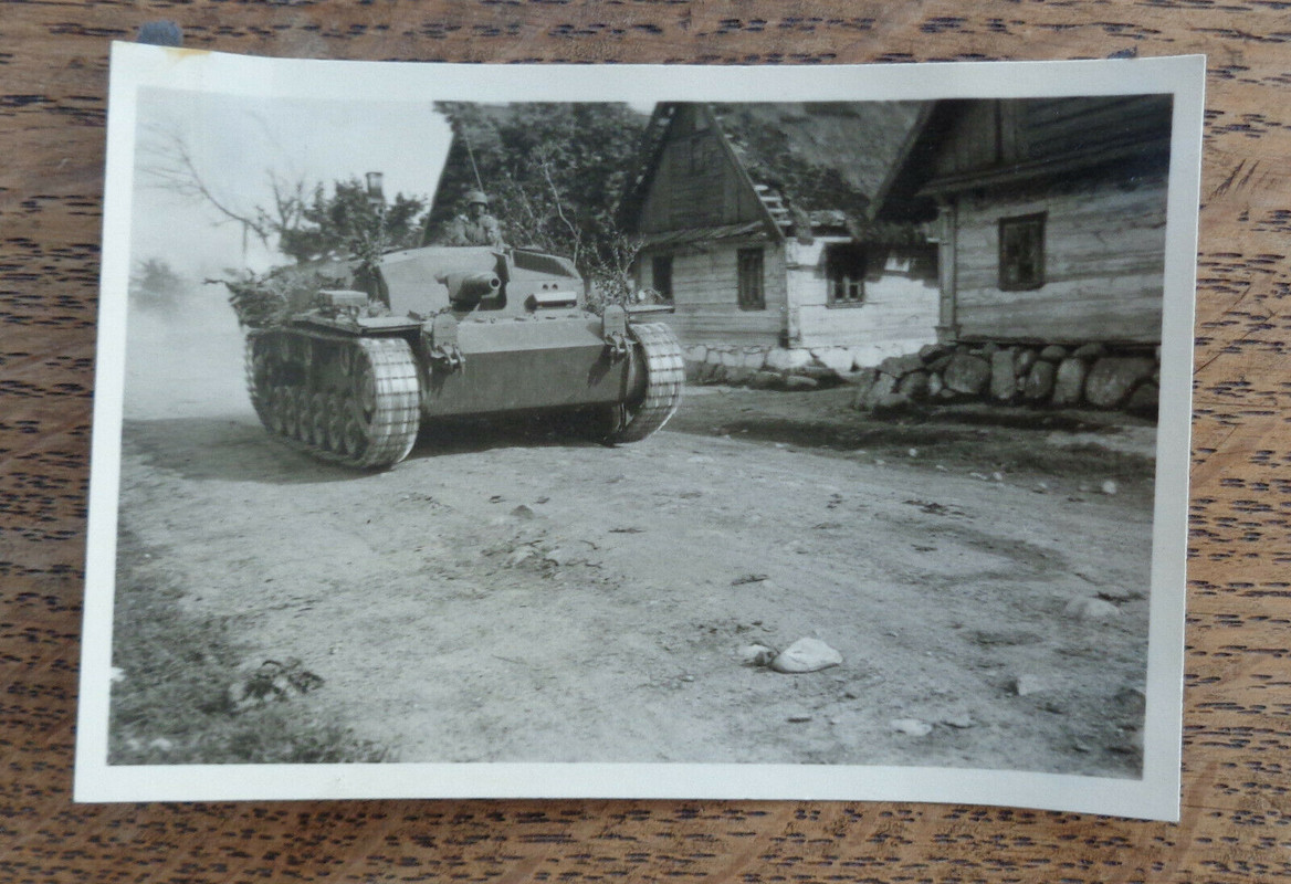 Foto Deutscher Panzer in Russland, Sturmgeschütz in Fahrt,
