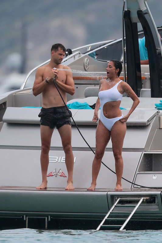 Nicole-Scherzinger-White-Swimsuit-22