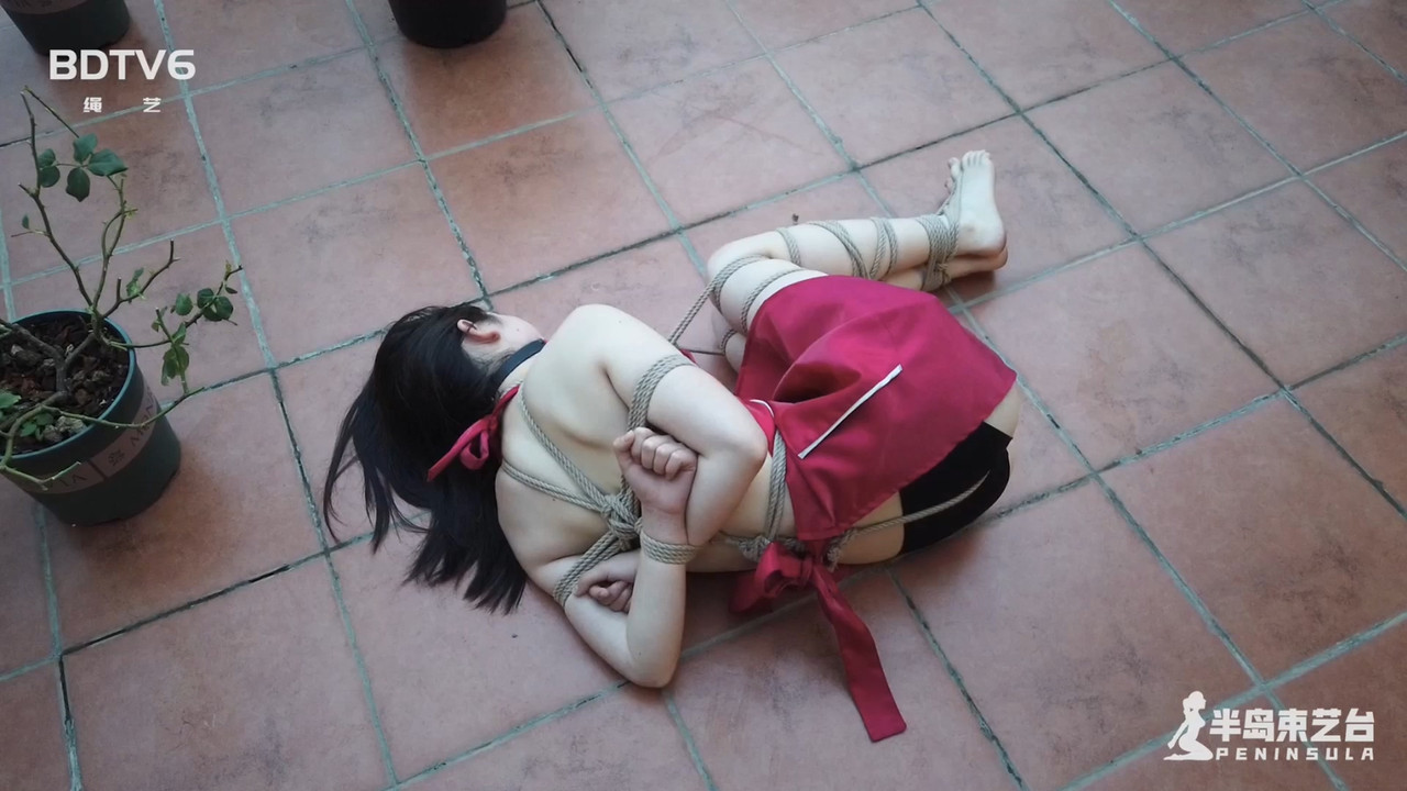 半岛束艺 围裙要这么穿才性感 流星.mp4_20201022_131839.946