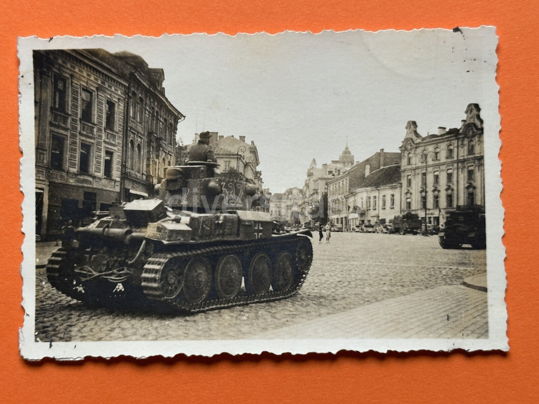 Foto, Wk2, Beute Panzer Panzerkampfwagen 38 (t) in Minsk Belarus,