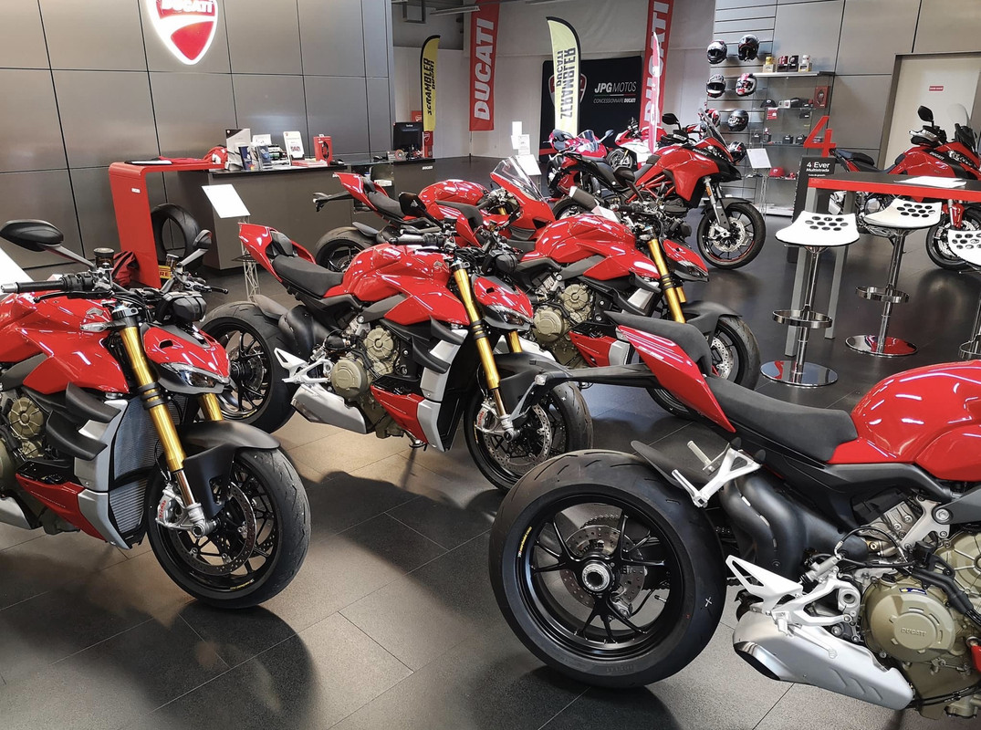 FF6559FC-5856-4C2F-AB7A-8D0A5C093702