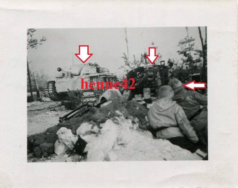 Foto Dt. Sturmgeschütz in Wintertarn passiert Dt. Pakstellung ca