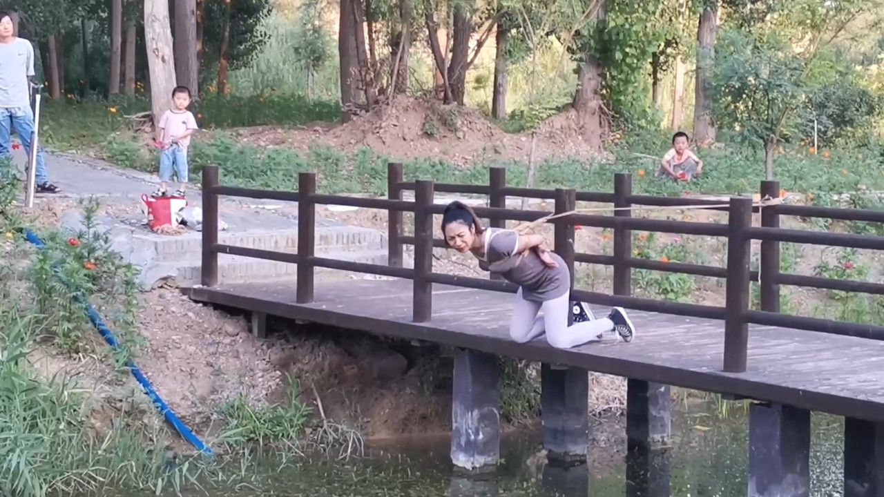 飞天原创 云儿小树林约会.mp4_20210723_091212.146