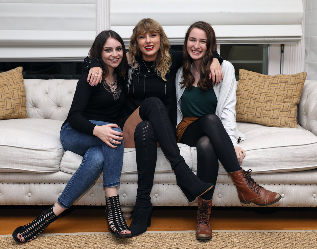 taylor-swift-reputation-secret-sessions-at-her-home-in-rhode-isl
