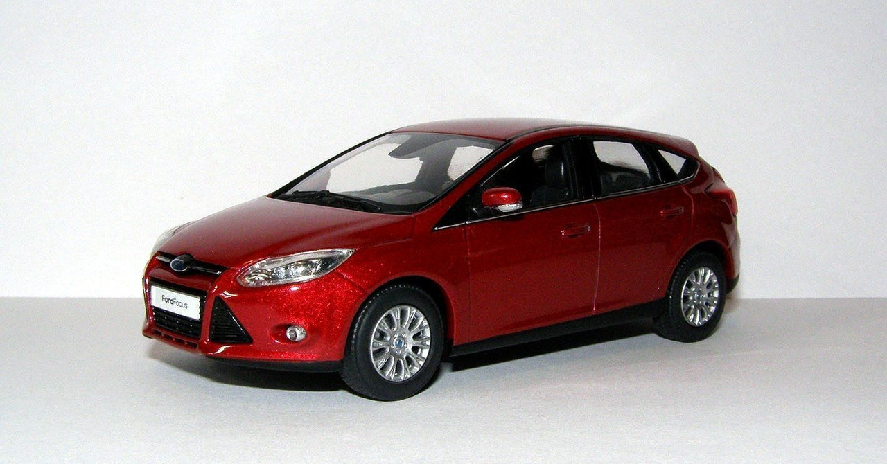 2011 Ford Focus (Minichamps) 1