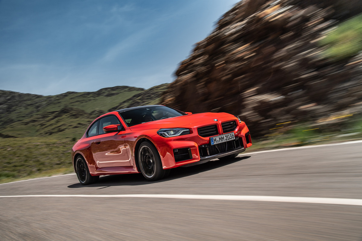 P90481900_highRes_the-all-new-bmw-m2-c