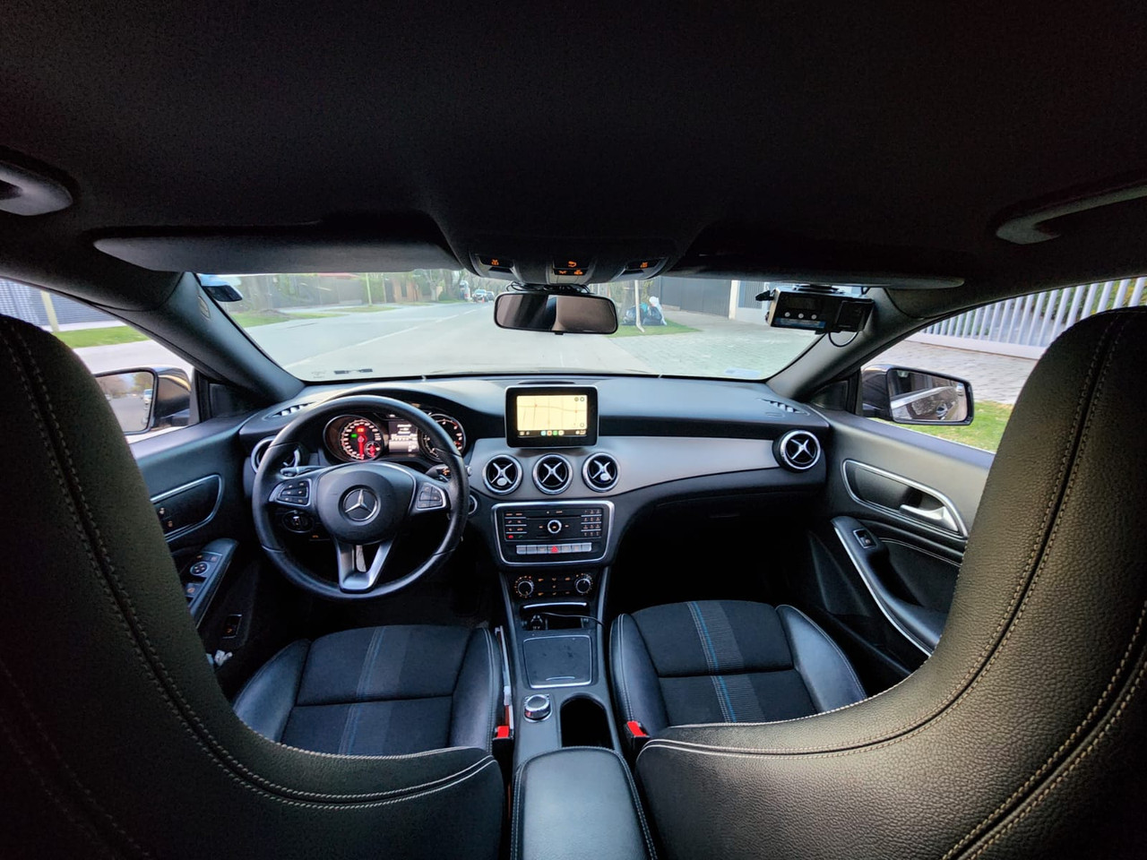 Mercedes-Benz CLA 200D negro - The Transporter Santiago