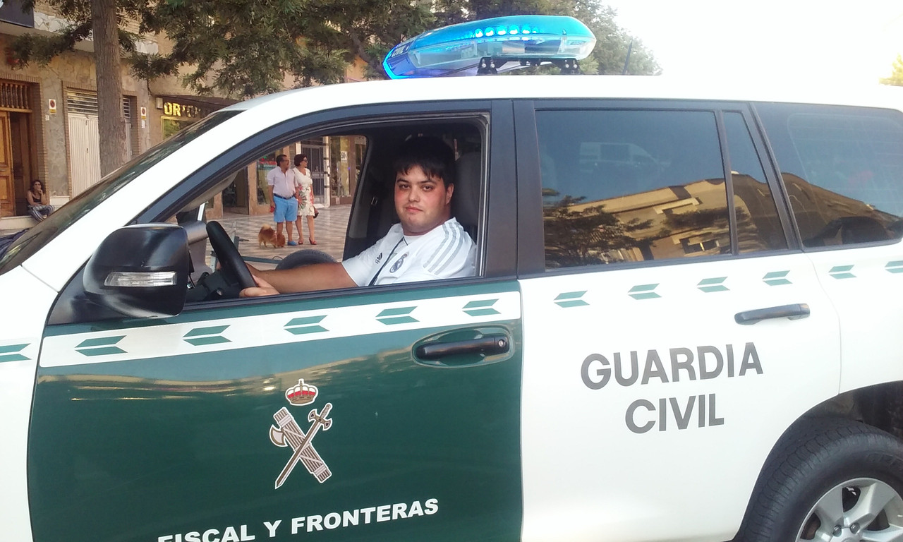 Como hacer para q policias me disparen o conseguir pistola  quitarselas
