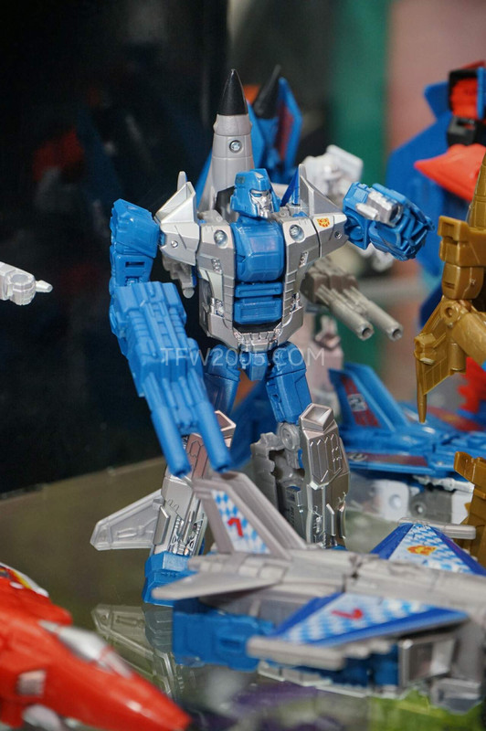 SDCC2015-Hasbro-Case-Transformers-Combiner-Wars-