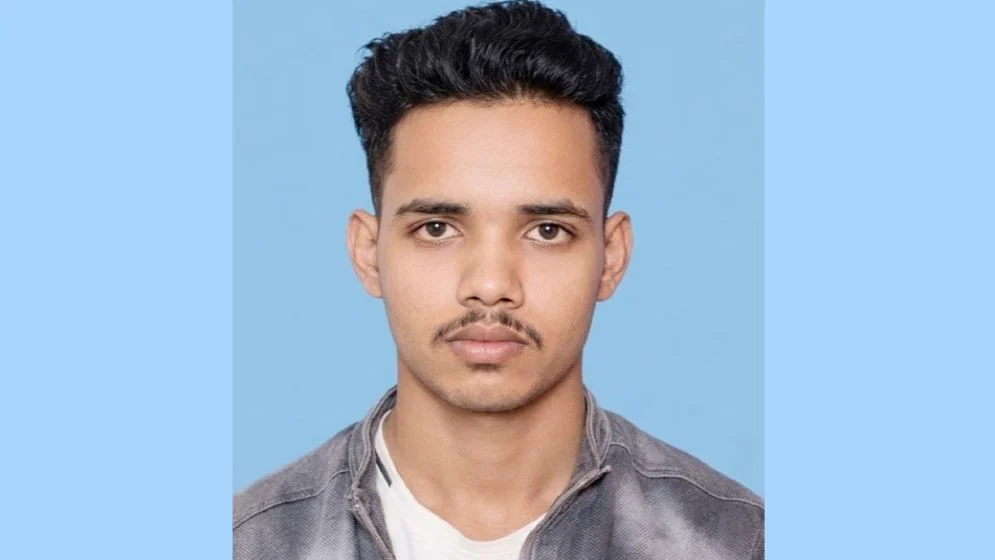ট্রাকের সঙ্গে সংঘর্ষে প্রাণ গেল বাইক আরোহীর