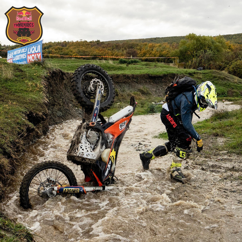 CCDF8D28-3A98-46F8-A5A3-E5974B8AF665